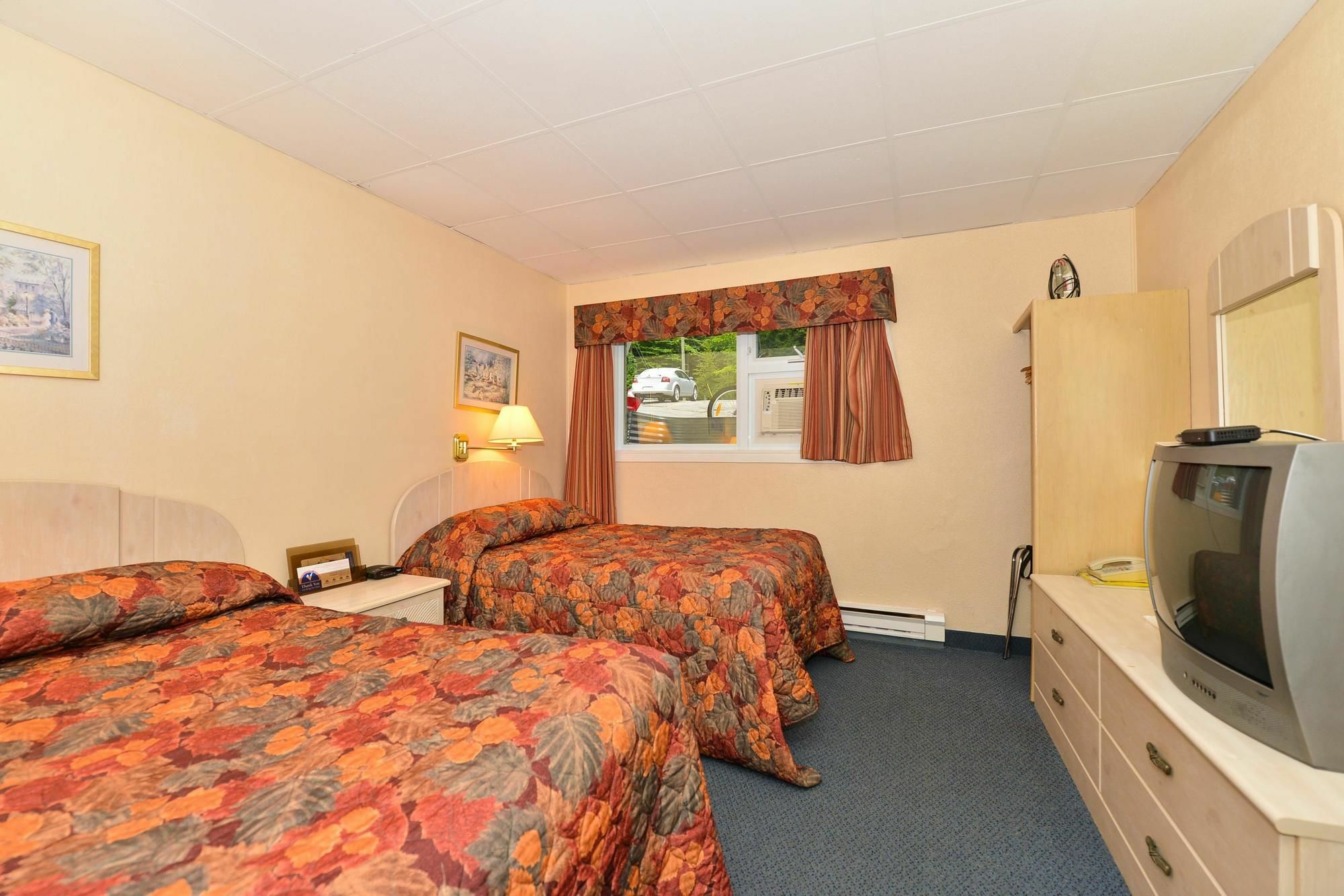 Rodeway Inn Woodstock Exterior photo